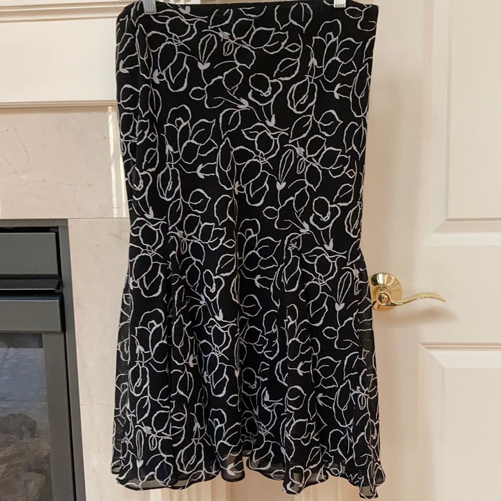 CHAPS Black and white floral print skirt